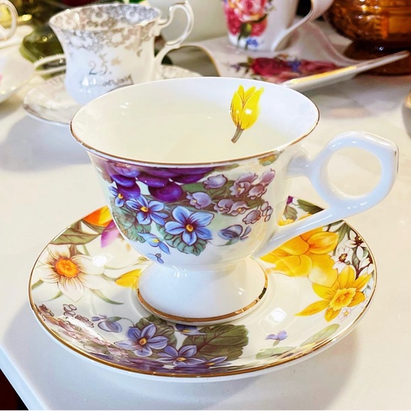 ✨Beautiful Vintage Fine Porcelain Gracie China Teacup Set with Gold Trim - Picture 1 of 1
